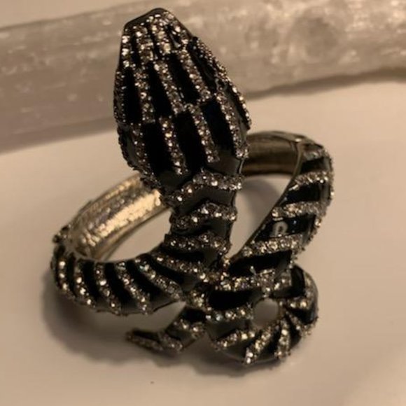 Black and SIlver Snake Bracelet - Picture 4 of 8